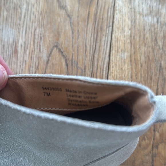 Susina Suede Booties in taupe color Size 7 - Picture 4 of 6